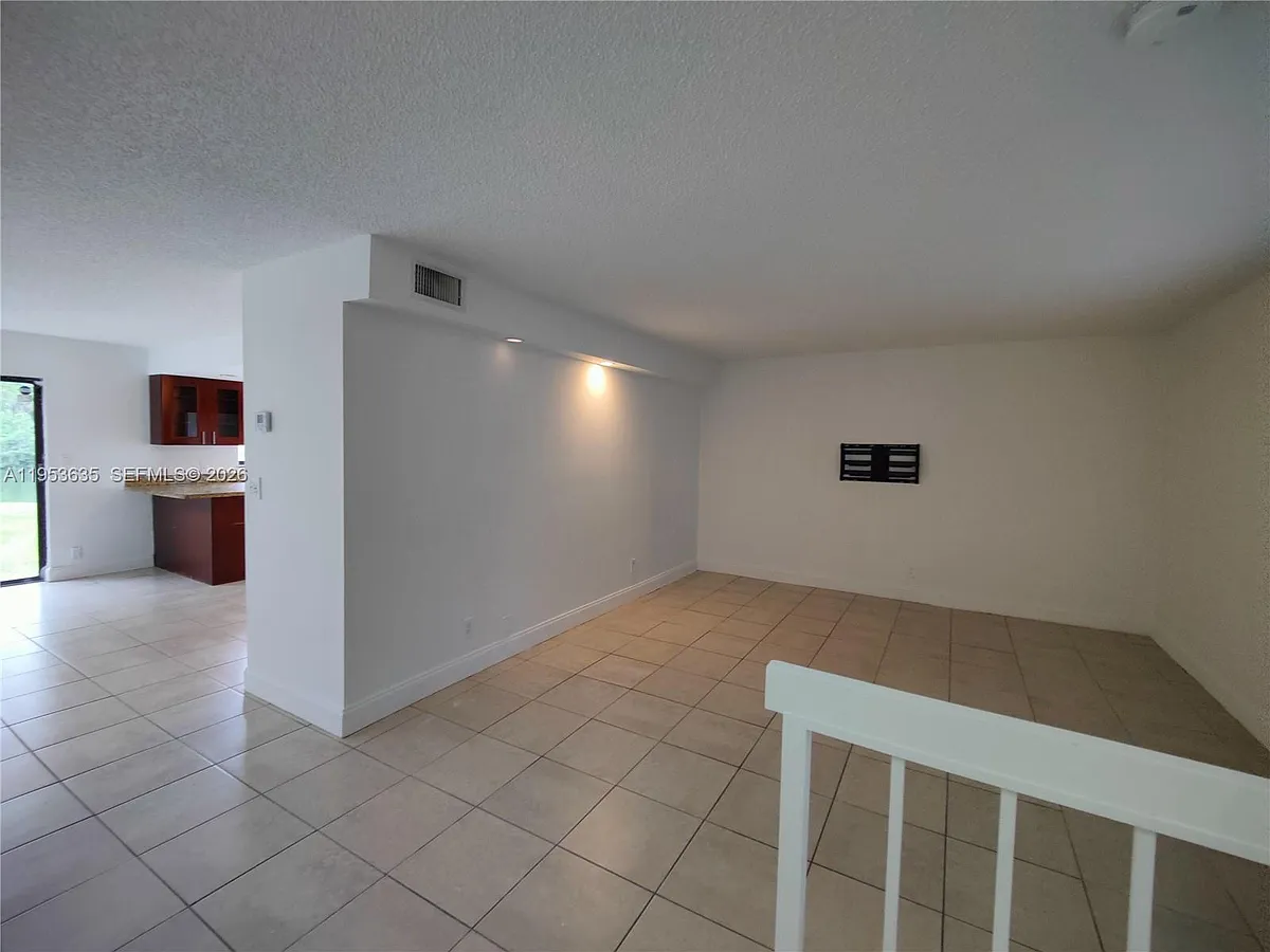 Photo 2 of 23 - 181 Wimbledon Lake Dr - Plantation, FL Building Photo - 181 Wimbledon Lake Dr