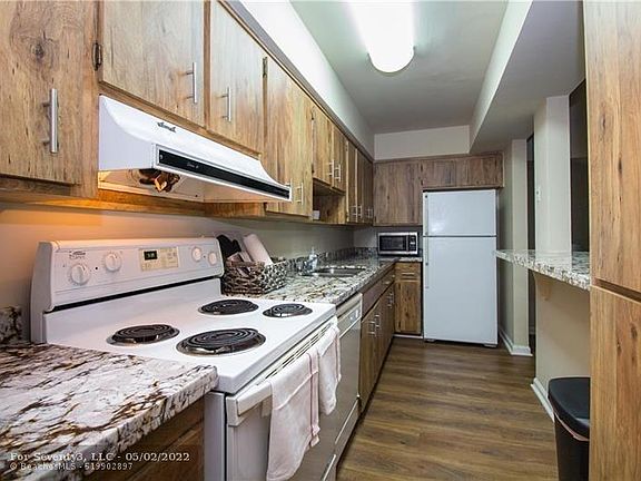 2nd image of 2171 NE 36th St #2171