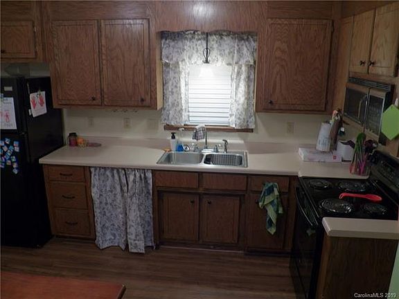 5th image of 917 Lyndsey Brooke Ct