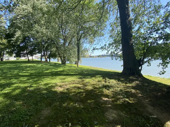 John St, Belpre, OH 45714