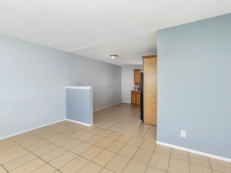 2229 Bryan St — Photo 6