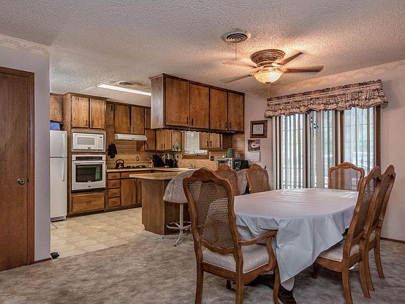 005_6701_Dining And Kitchen