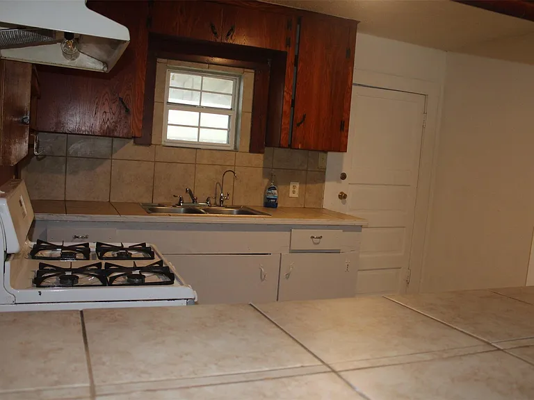 5726 Gardendale Dr — Photo 6