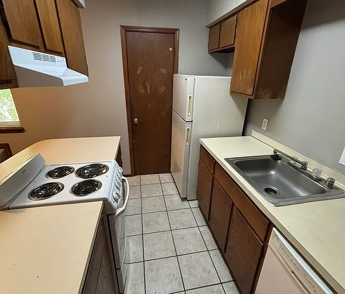 1390 W Wedington Dr #12 — Photo 5