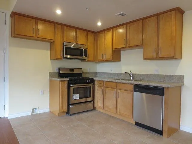 14826 Vanowen St #102 — Photo 5