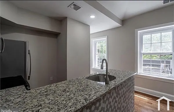 1 bed, 706 sqft, $2,000 — Photo 2