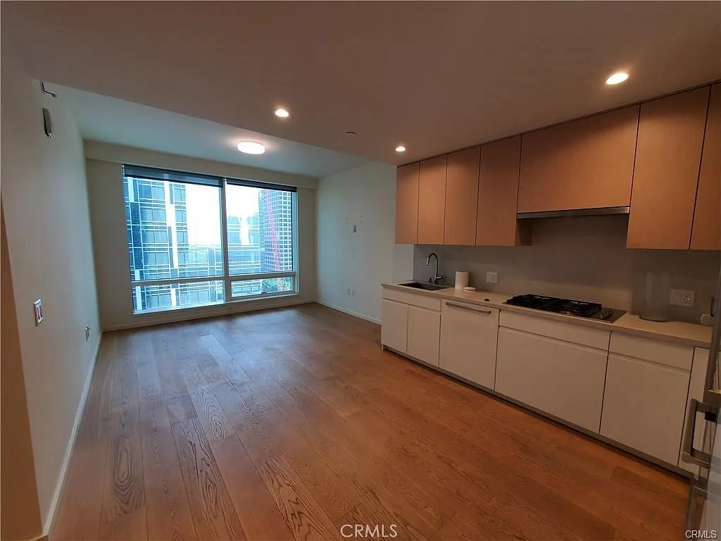 1 bed, 748 sqft, $2,800 — Photo 2