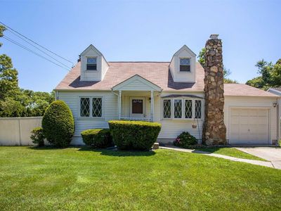 51 Leeds Blvd, Farmingville, NY, 11738