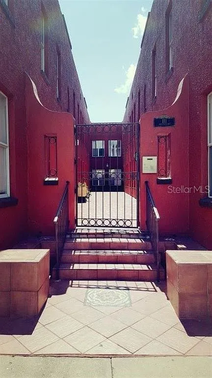1 bed, 1.0 bath, 700 sqft, $1,200 — Photo 2