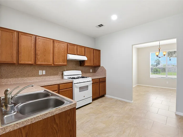 1107 Northgate Springs Dr — Photo 7
