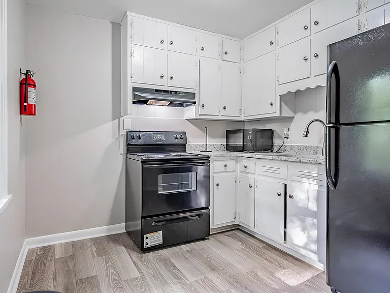 Latona Dr SW — Photo 8