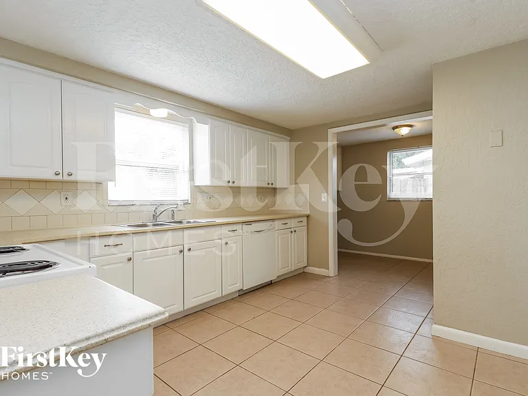 11221 Nome Ave — Photo 6