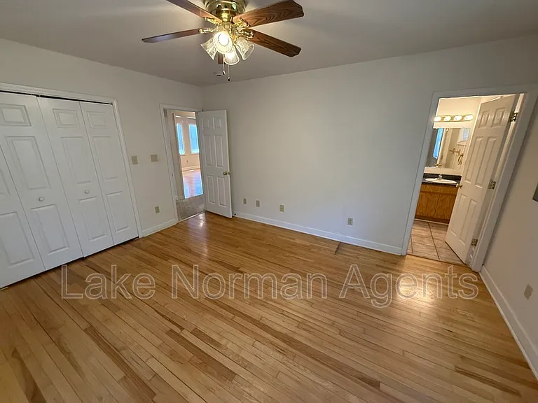 140 Watkins St #UPSTAIRS — Photo 7