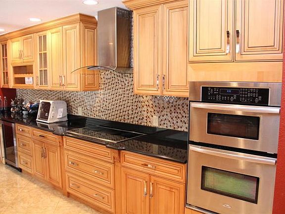 4th image of 590 NW 9th Ct