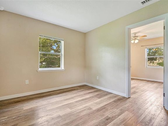 4th image of 2183 Crandon Ave #1/2