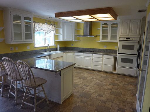 3rd image of 7808 Lakeport Cir