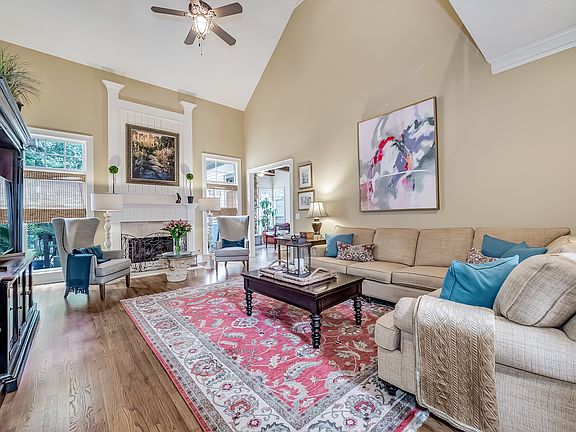 5th image of 40 Sourwood Cir