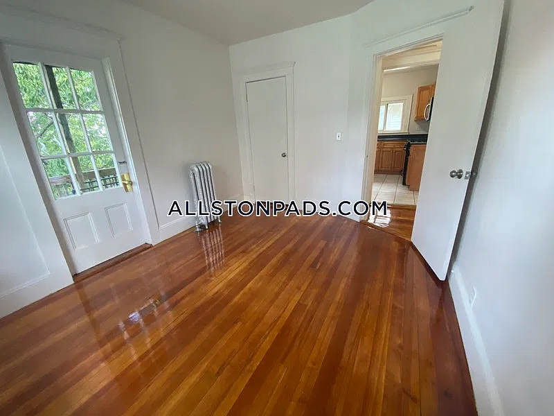 6 bed, 9999 sqft, $6,000 — Photo 4