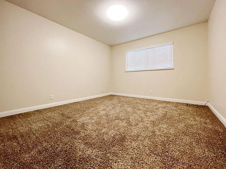 Laurel Heights — Photo 13