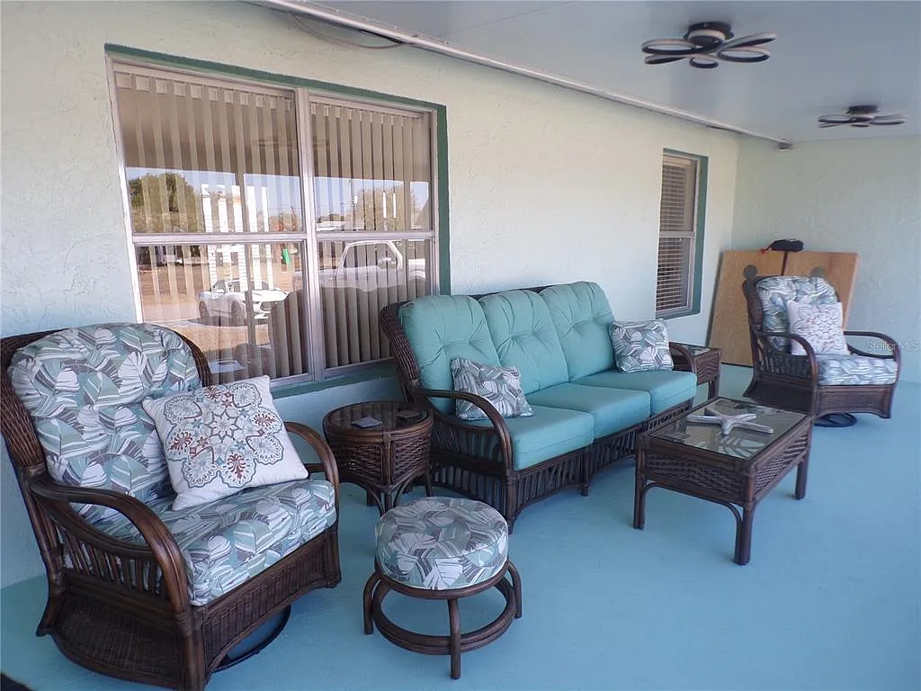 3 bed, 2.0 bath, 1056 sqft, $4,100 — Photo 2
