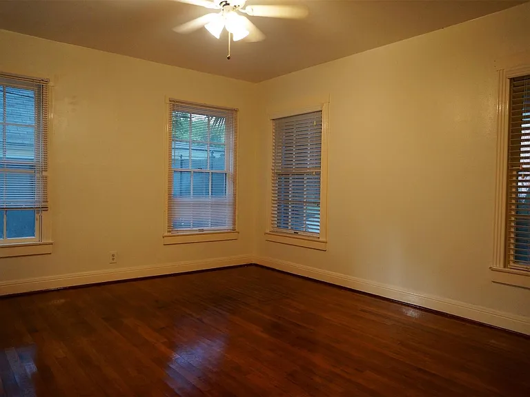 2404 Nottingham St — Photo 8