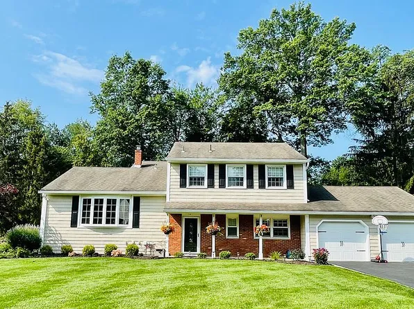 18 Oxford Dr, East Hanover, NJ 07936