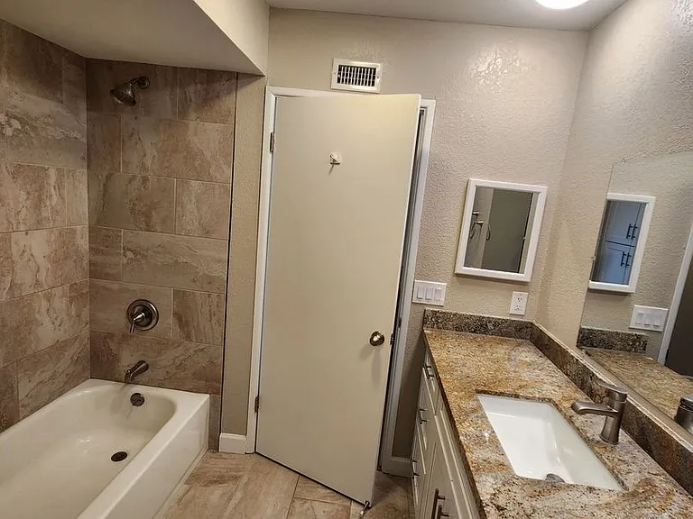 16598 Bernardo Oaks Dr — Photo 15