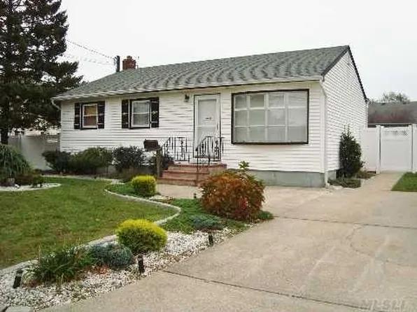 440 Outlook Ave, West Babylon, NY 11704