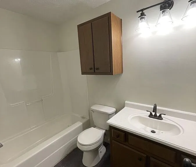 100 Coconut Grove Dr — Photo 13