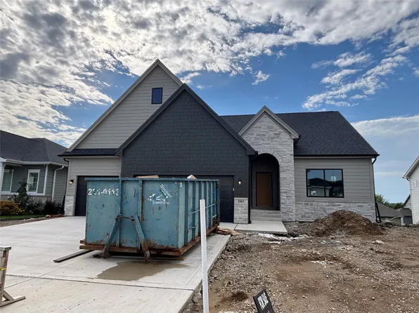 1263 S 92nd St, West Des Moines, IA 50266