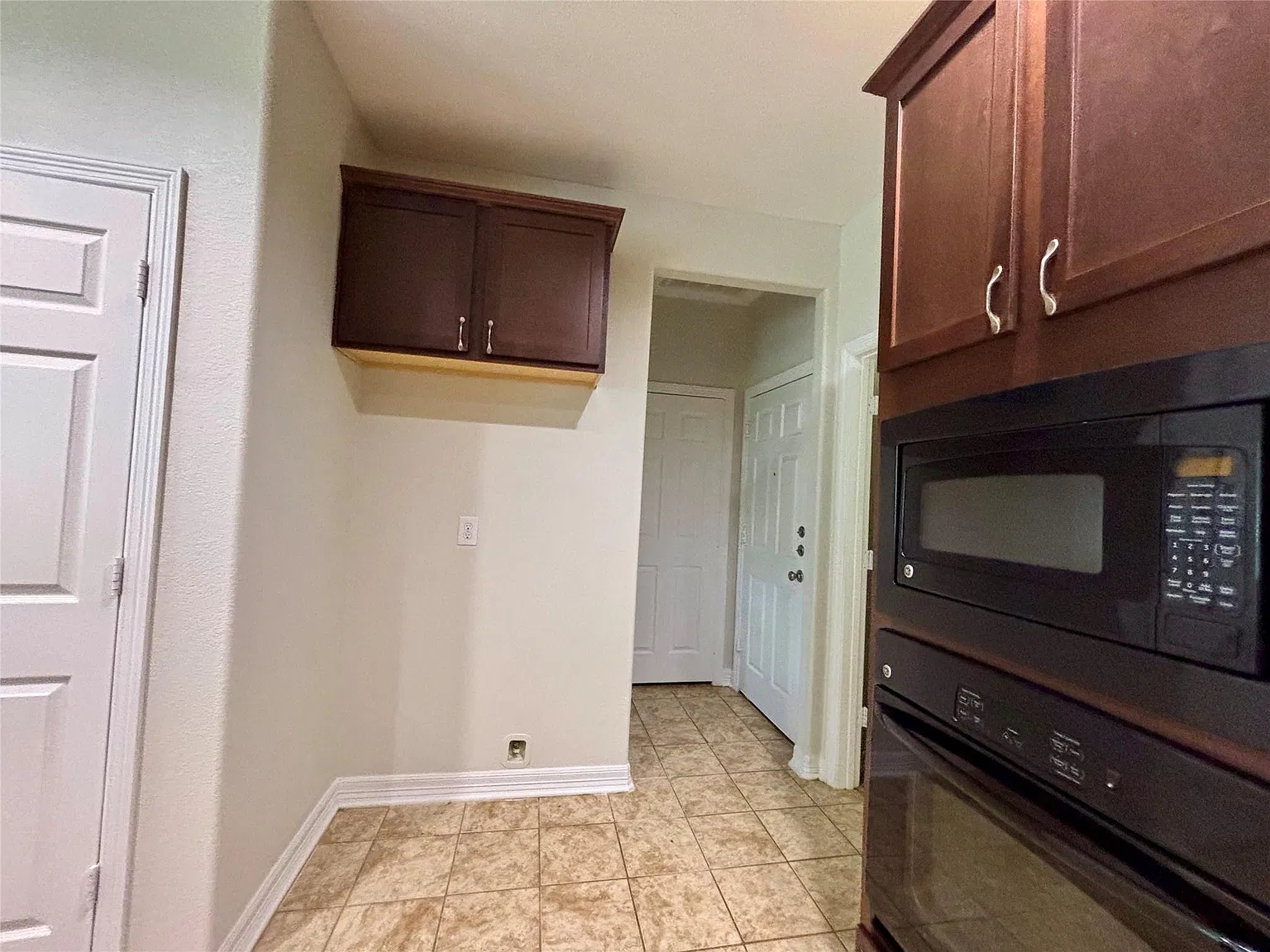 3 bed, 2.0 bath, 1676 sqft, $2,200 — Photo 4