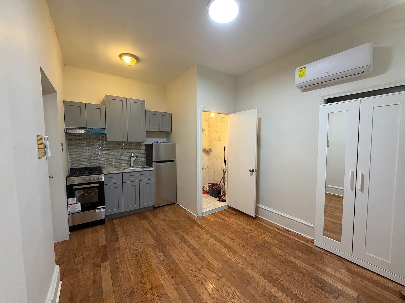 Studio, 230 sqft, $750 — Photo 3