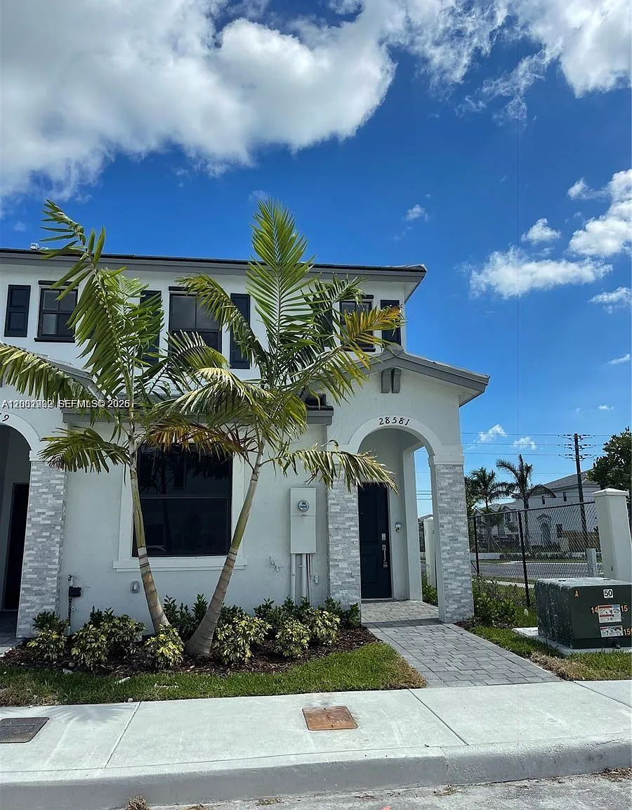 Pine Isle — Photo 1
