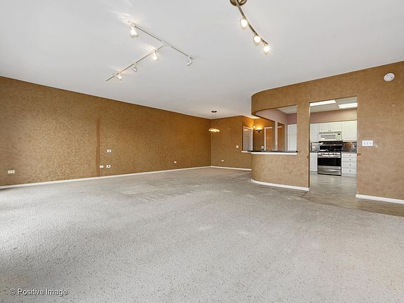 5th image of 5555 N Cumberland Ave Unit 913