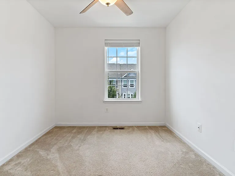 23048 Mountain Laurel Ln — Photo 19