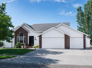 4809 Harbor Trl SE, Mandan, ND 58554