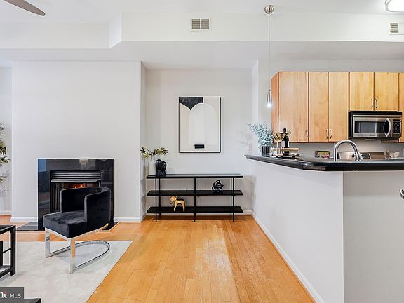 3rd image of 1314 W St NW APT B