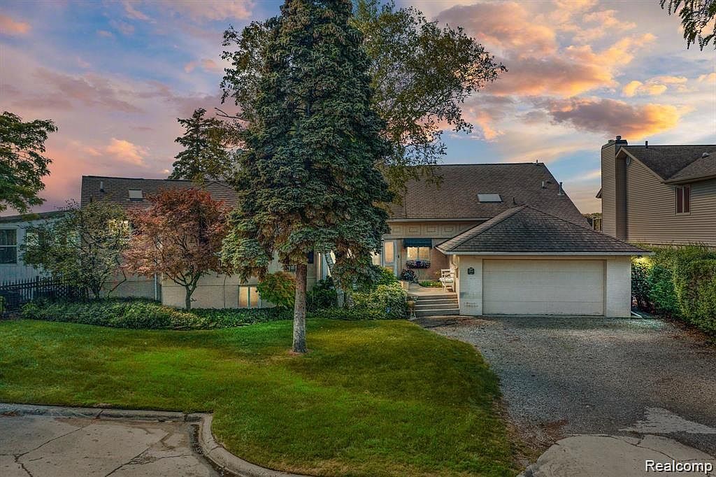 22640 Statler St, Saint Clair Shores, MI 48081 Zillow
