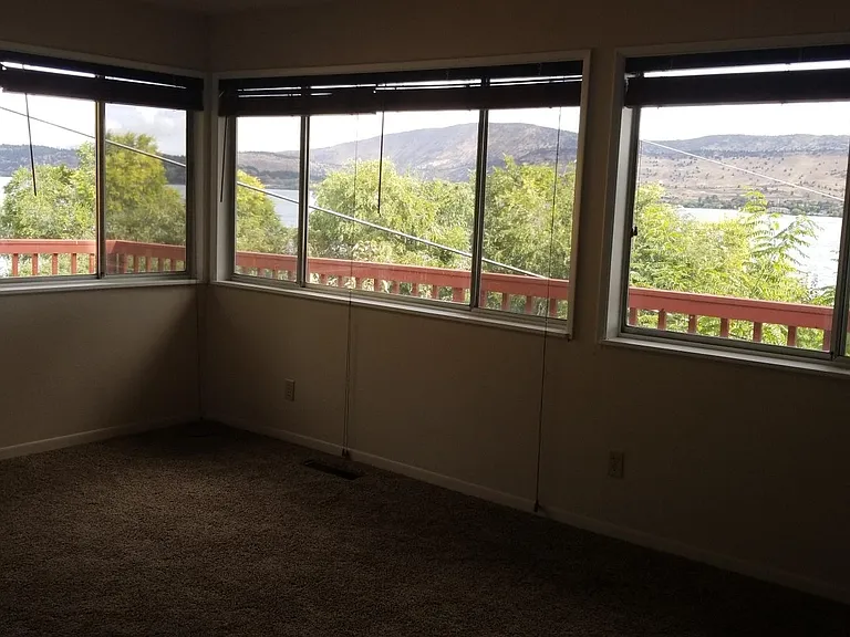 1663 Lakeshore Dr — Photo 5