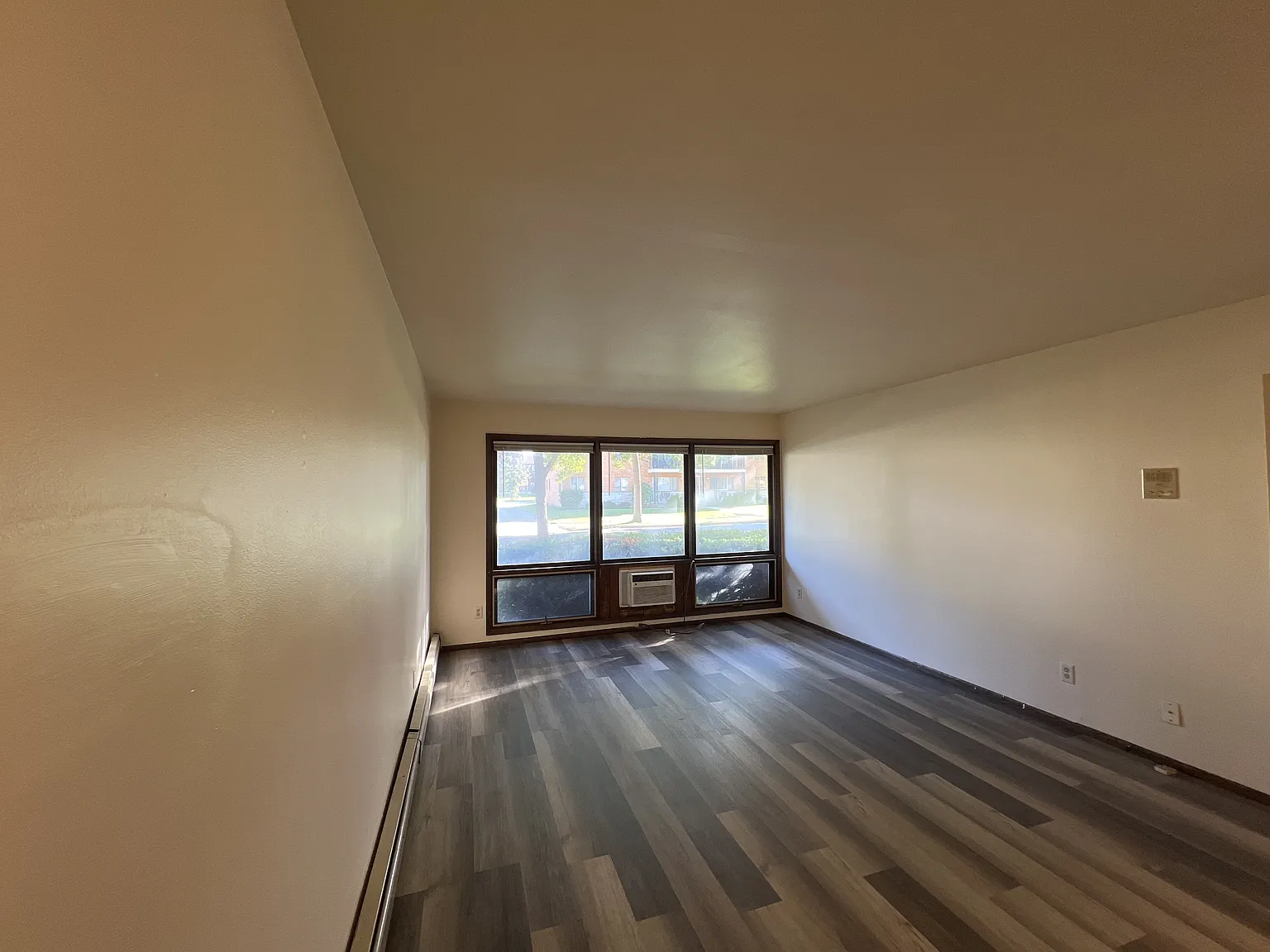 10112 W Sharon Ln - 2 — Photo 3
