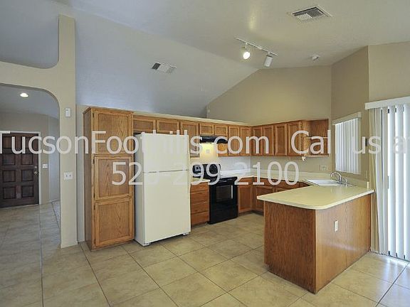 3rd image of 1533 W Canyon Shadows Ln