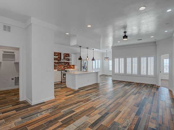 4th image of 2816 Oasis Dr