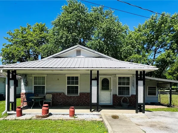 210 S 3rd St, Arma, KS 66712