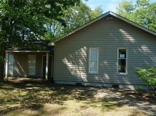 719 Sunset Lake Rd, Lumber Bridge, NC 28357