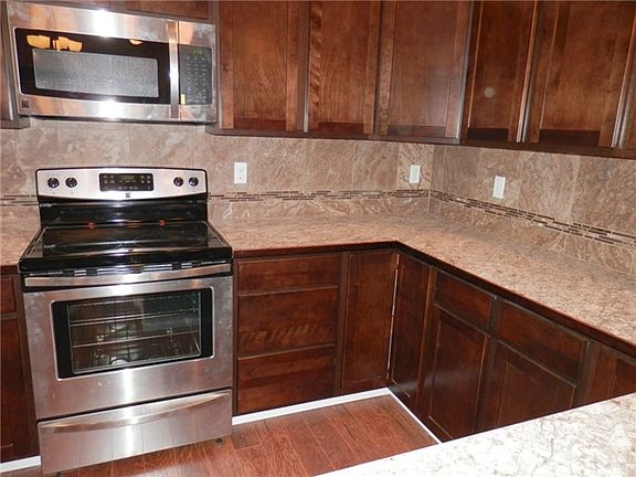 4th image of 1401 Park Avenue E