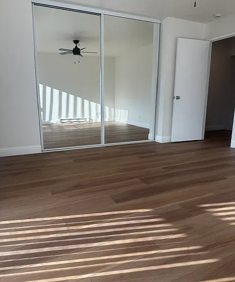 Master bedroom large mirrored closet doors