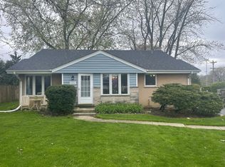 1206 Longmeadow Dr, Glenview, IL