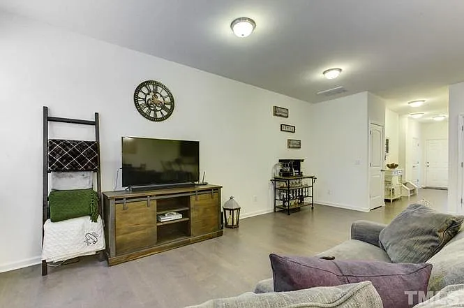509 Commons Dr — Photo 13