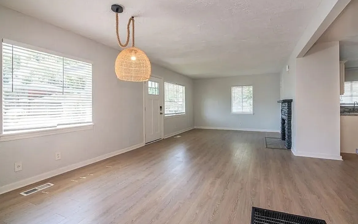 3 bed, 1146 sqft, $1,800 — Photo 3