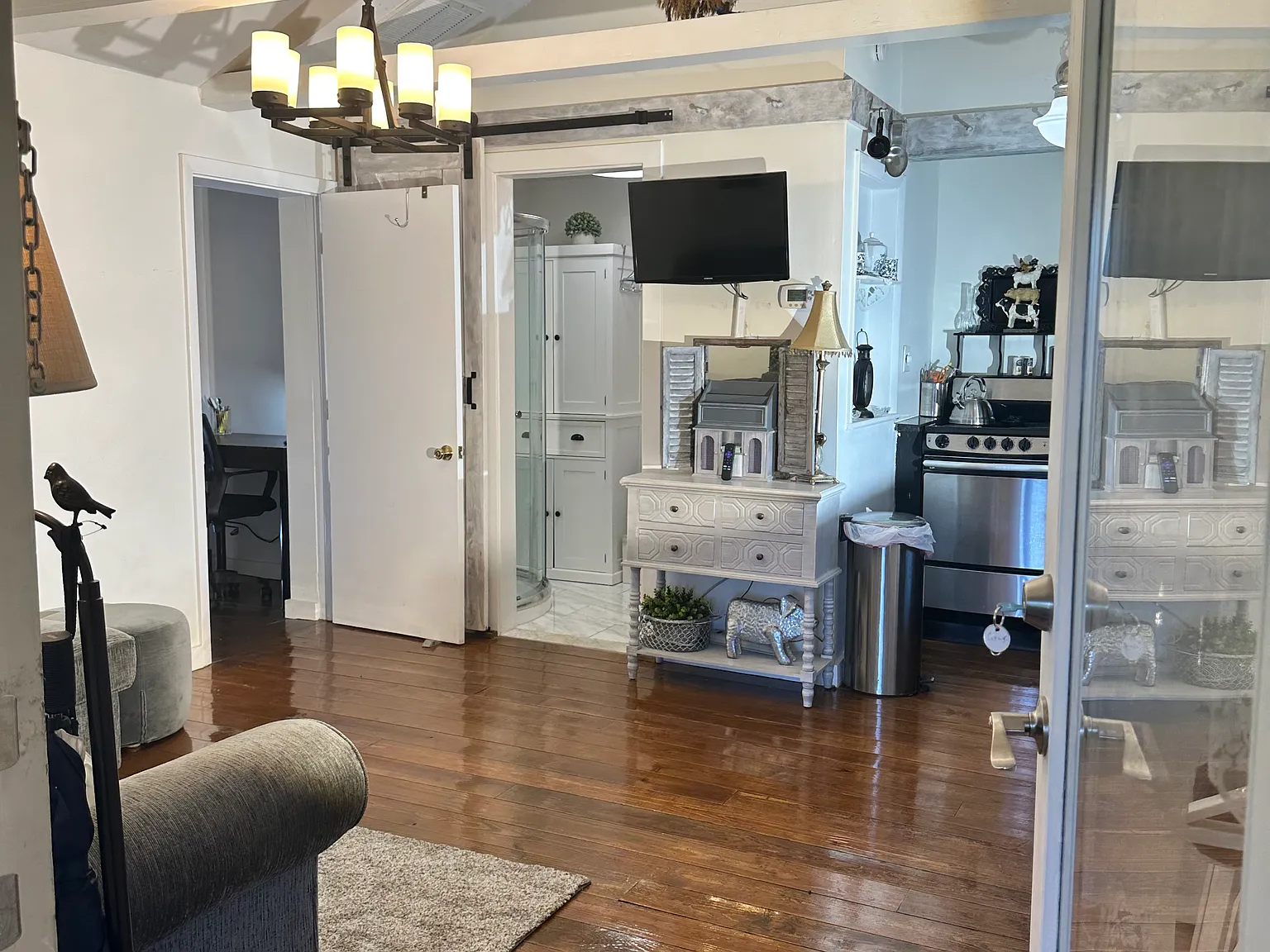1 bed, 1700 sqft, $1,900 — Photo 4
